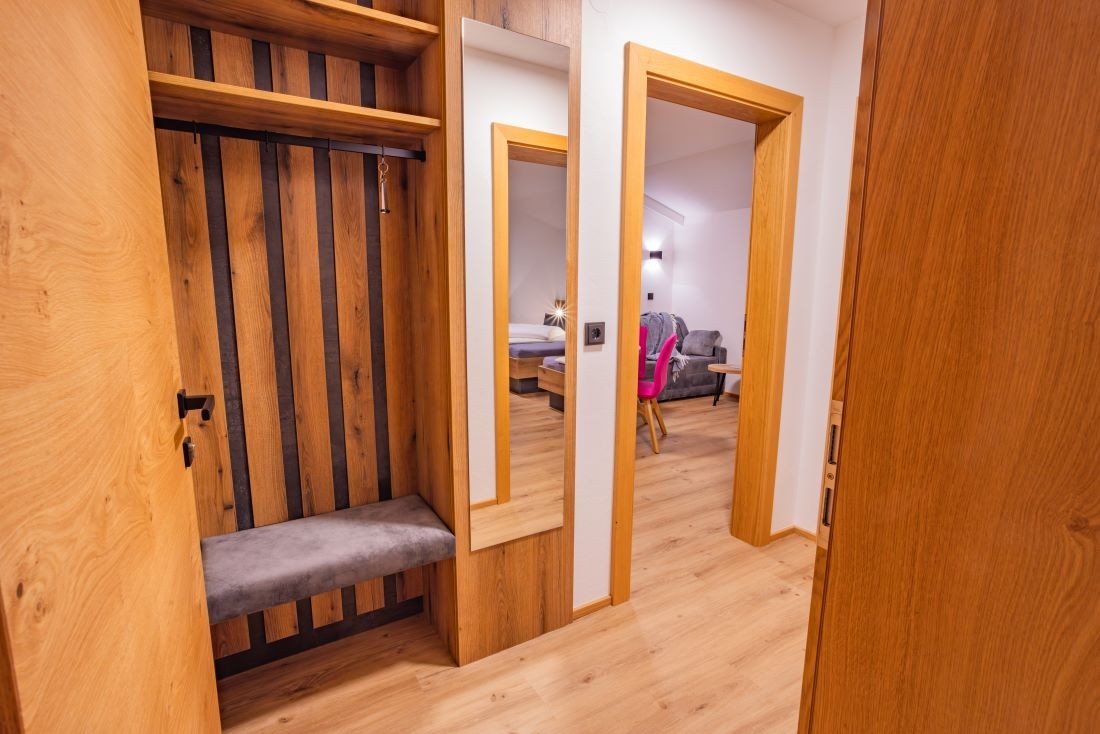 Großer Vorraum mit Garderobe